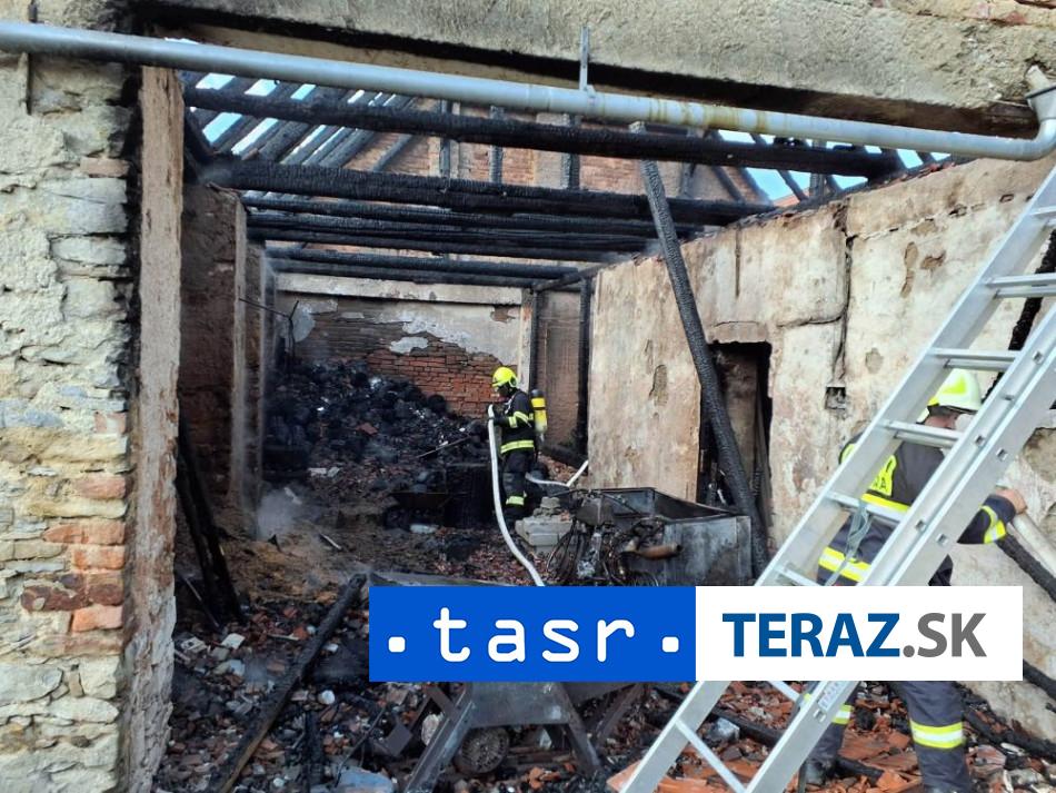 POŽIAR VO VAŽCI: Zasahovali profesionáli, jedna osoba utrpela zranenie 2 POZIAR VO VAZCI Zasahovali profesionali jedna osoba utrpela zranenie