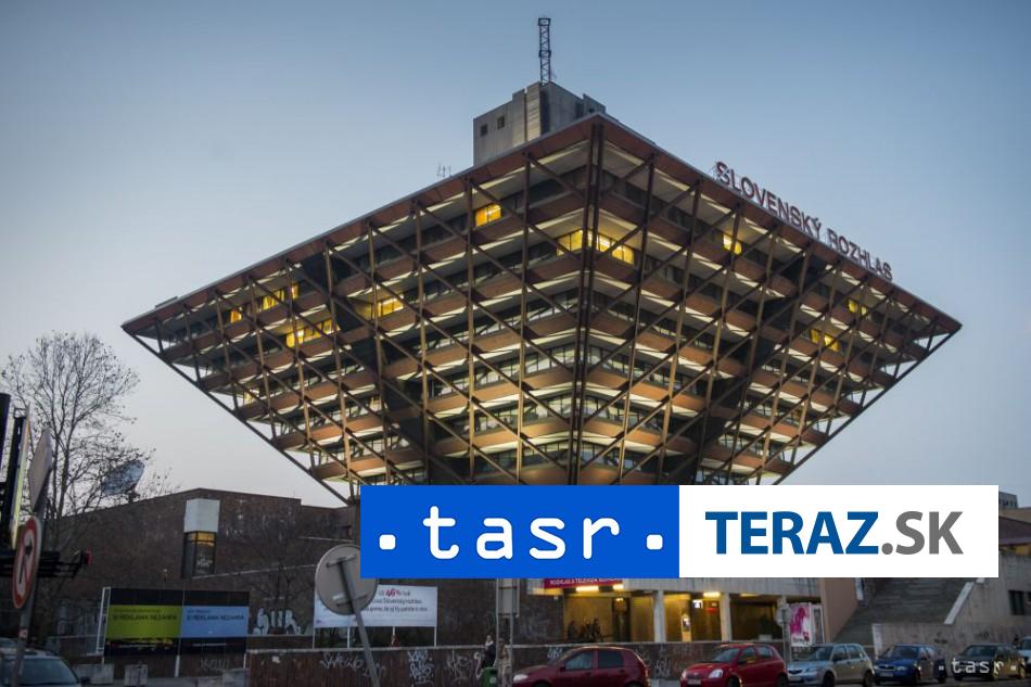 Pred sto rokmi sa zacalo pravidelne rozhlasove vysielanie na Slovensku