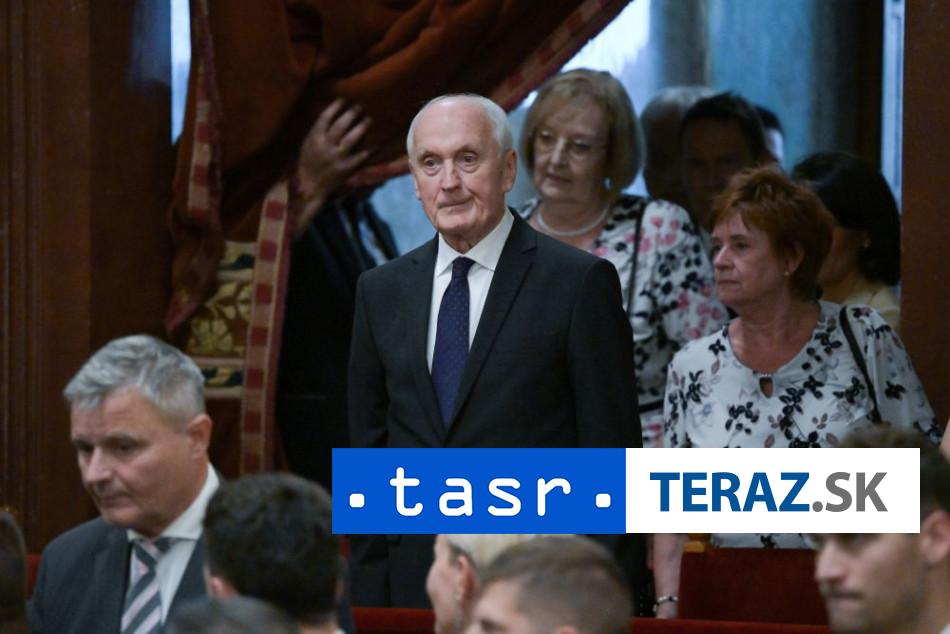 Prezident SR zablahoželal novozvolenému maďarskému prezidentovi Bakovi. 2 Prezident SR zablahozelal novozvolenemu madarskemu prezidentovi Bakovi