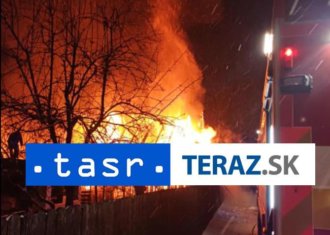 Pri poziari v bytovom dome zahynuli dvaja ludia dalsi su nezvestni