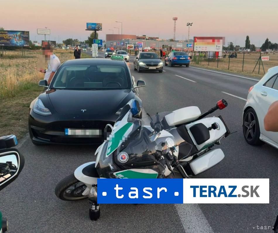 TAXIKÁR POD VPLYVOM DROG: Na festivale Lovestream narazil do policajtov 3 TAXIKAR POD VPLYVOM DROG Na festivale Lovestream narazil do policajtov