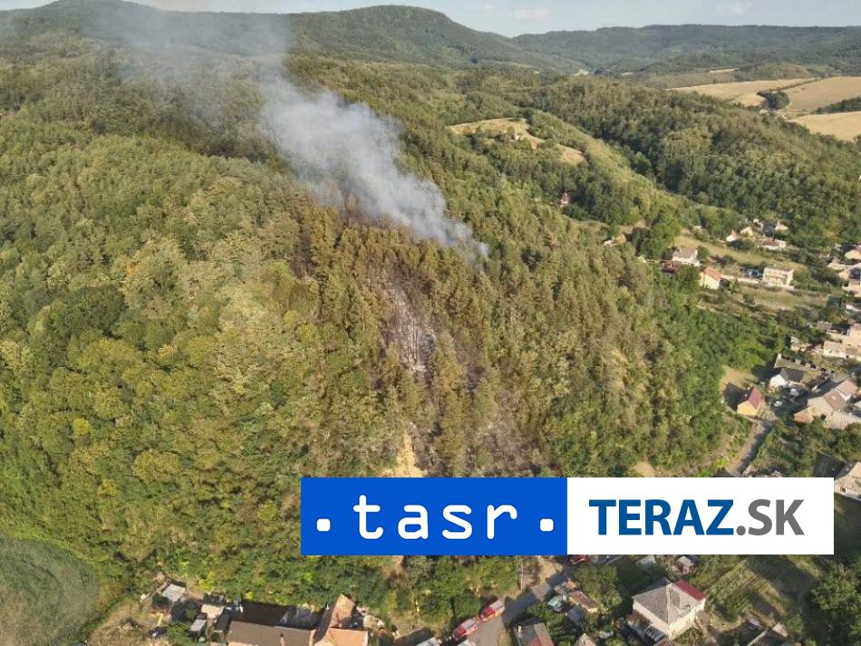 V obci Radzovce horí les, zasahuje 40 hasičov vrátane dobrovoľníkov 3 V obci Radzovce hori les zasahuje 40 hasicov vratane dobrovolnikov