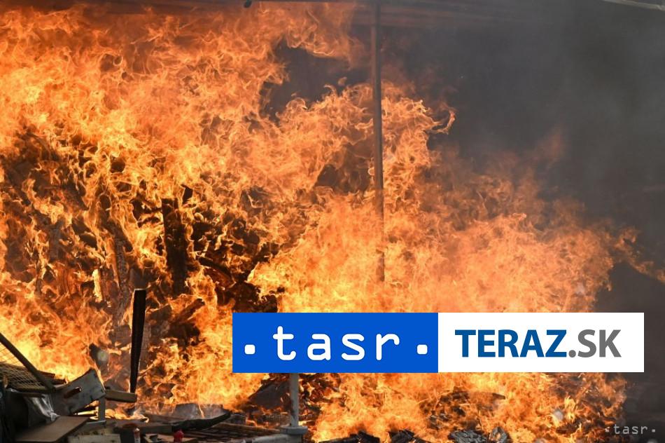 VEĽKÝ POŽIAR: Horí sklad priemyselného odpadu, ohrozené tisíce ľudí 4 VELKY POZIAR Hori sklad priemyselneho odpadu ohrozene tisice ludi